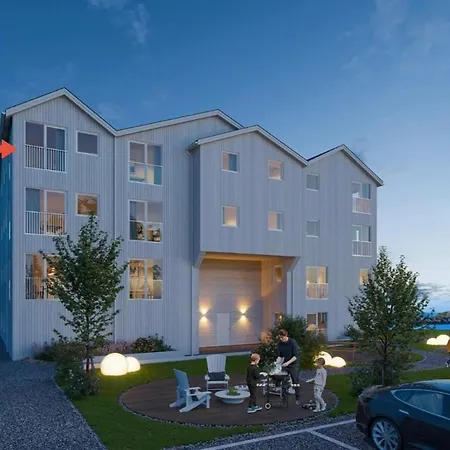 New Top-Floor Apartment In Henningsvaer *