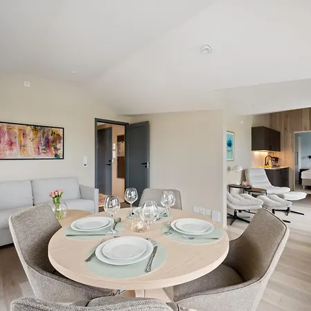 New Top-Floor Apartment In Henningsvaer Apartament