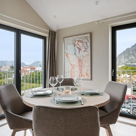 New Top-Floor Apartment In Henningsvaer Apartament