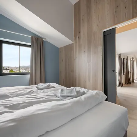 New Top-Floor Apartment In Henningsvaer